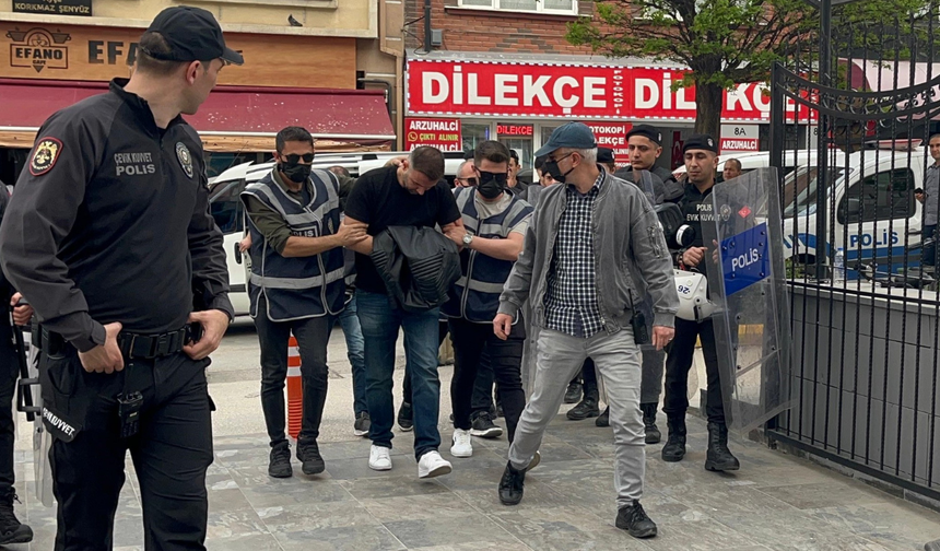 Eskişehir'de Kelime-i Tevhid bayrağı açan kişiye saldıran şüpheli adliyeye sevk edildi