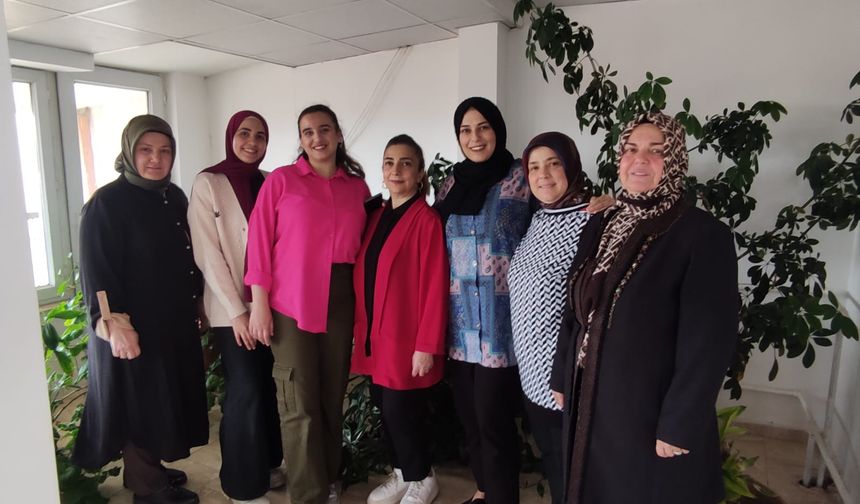 AK Parti Kadın Kollarından Filistinli kız öğrencilerine ziyaret