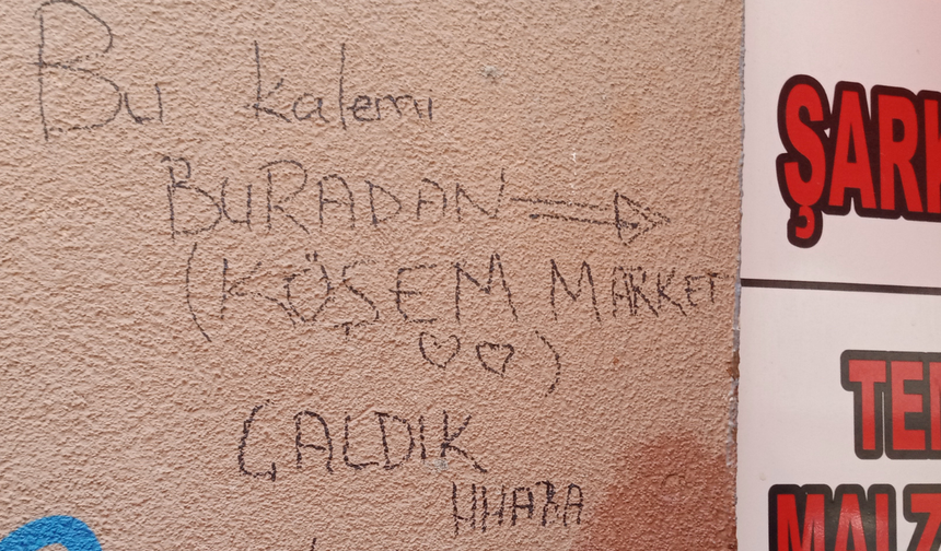 Eskişehir'de ilginç hırsızlık: Kalem çaldıkları bakkalın duvarında suçlarını itiraf ettiler