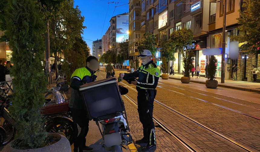 Eskişehir'de trafiğe kapalı bölgelerde motosiklet kullananlara ceza yağdı