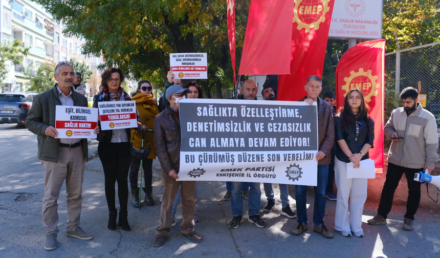 Eskişehir İl Sağlık Müdürlüğü önünde Yenidoğan Çetesi protestosu