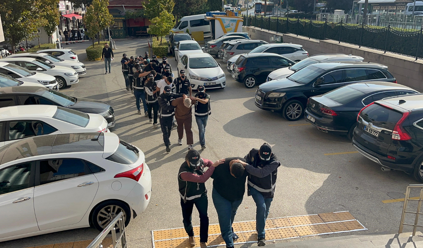 Eskişehir'de polis ekiplerinden silah kaçakçılarına darbe