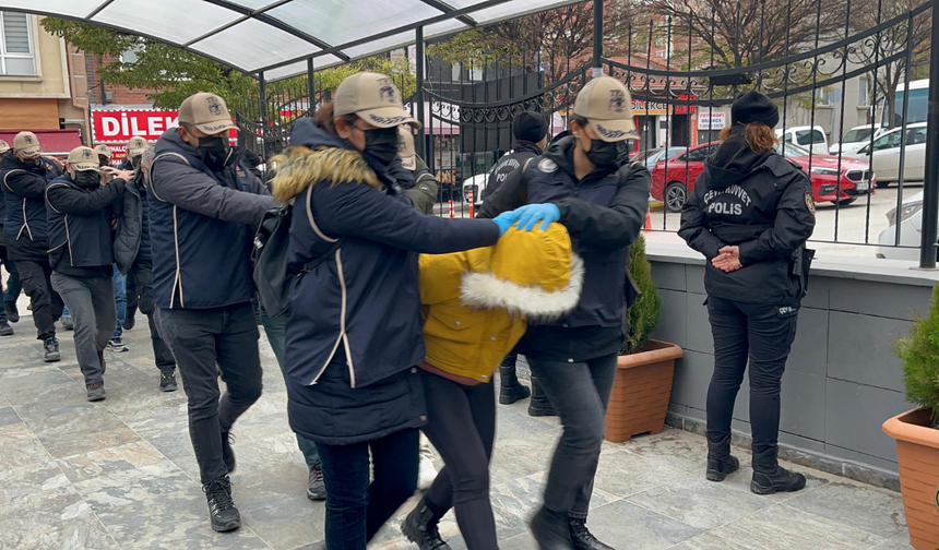 PKK'nın basın komitesinde bulunan şüpheliler Eskişehir Adliyesi'ne sevk edildi