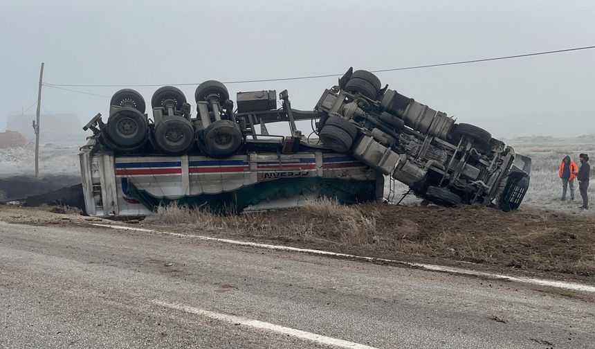 Eskişehir’de hafriyat tırı ile otomobil çarpıştı: Yaralılar var!