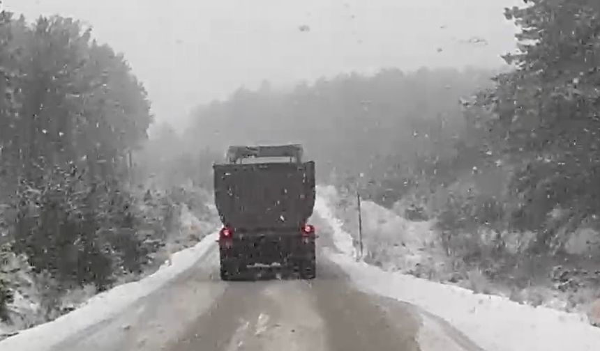 Mihalıççık'ta ani bastıran kar ulaşımı olumsuz etkiledi