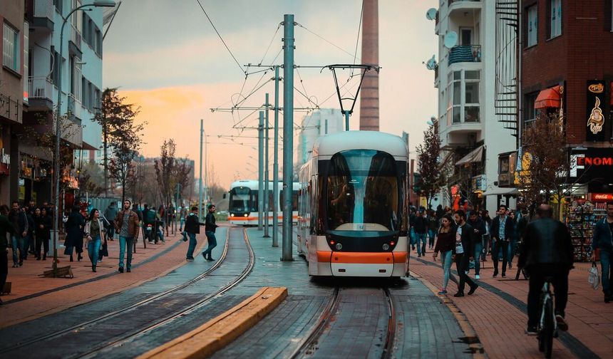 Son dakika: Eskişehir'de tramvay seferleri durdu