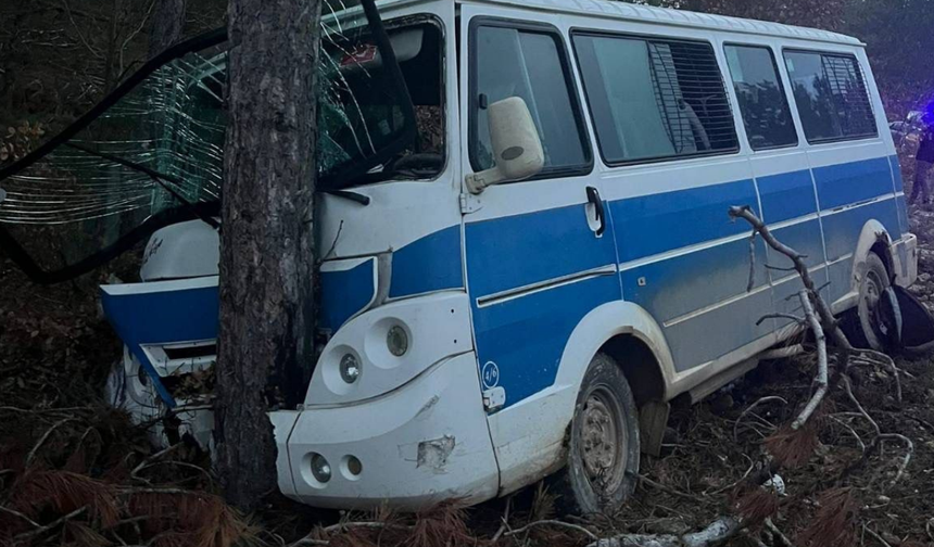 Komşuda kontrolden çıkan minibüs tehlike saçtı: 5 yaralı