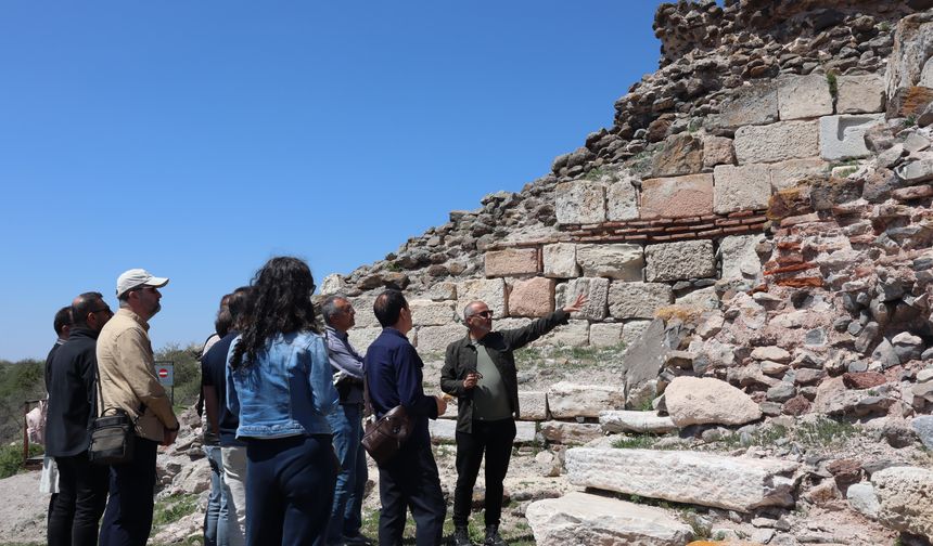 Eskişehir’deki Karacahisar Kalesi, Osmanlı tarihine ışık tutuyor