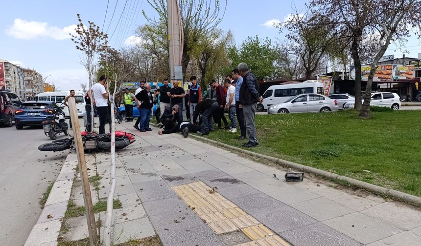 Eskişehir'in komşusunda korkutan kaza: Otomobil ve motosiklet çarpıştı