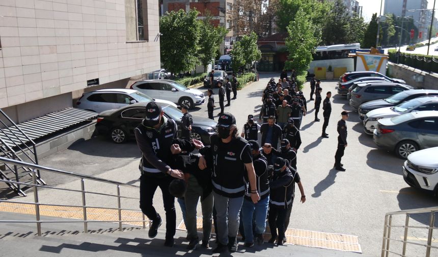 Eskişehir'de Maydonoz Döner'e operasyon: 23 şüpheli yakalandı