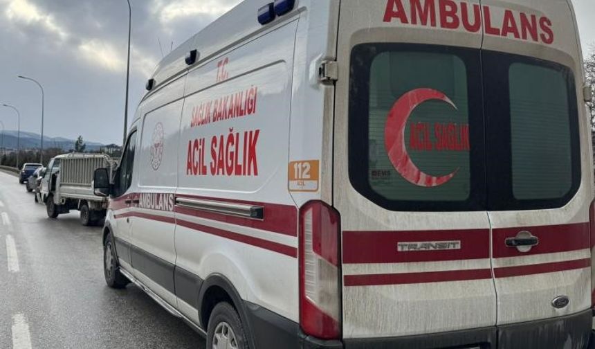 Komşuda otomobilin çarptığı motosiklet şarampole yuvarlandı: 1 yaralı