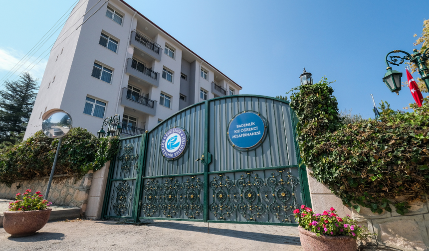 Başkan Ünlüce’den gençlere burs ve barınma desteği