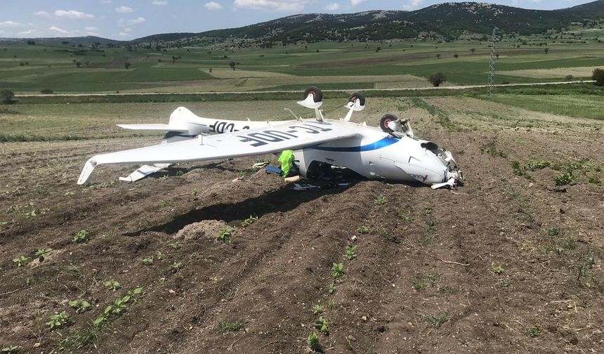 Eskişehir'in komşusunda uçak kazası: Pilot yaralandı