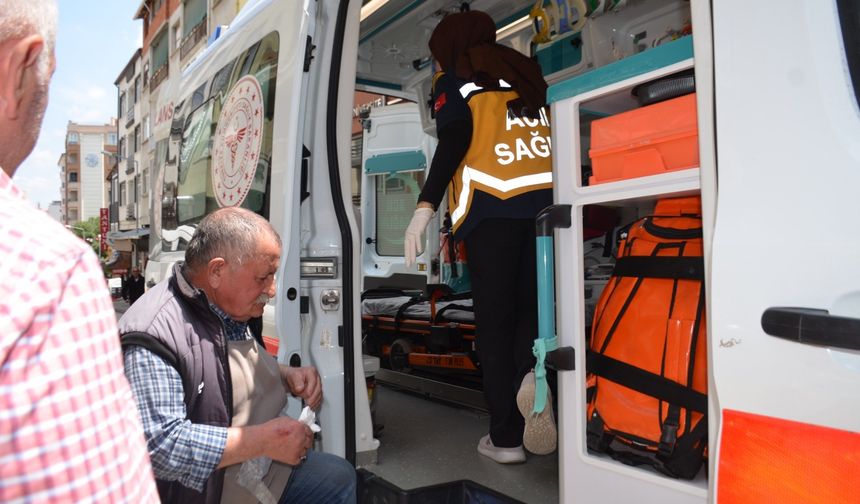 Eskişehir'in komşusunda otomobil ve motosiklet çarpıştı: 1 yaralı