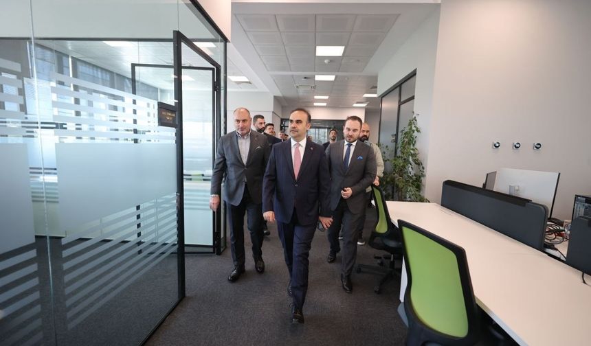 ASELSAN’la el ele: Bakan Kacır Savunma Sanayi için sinyali verdi