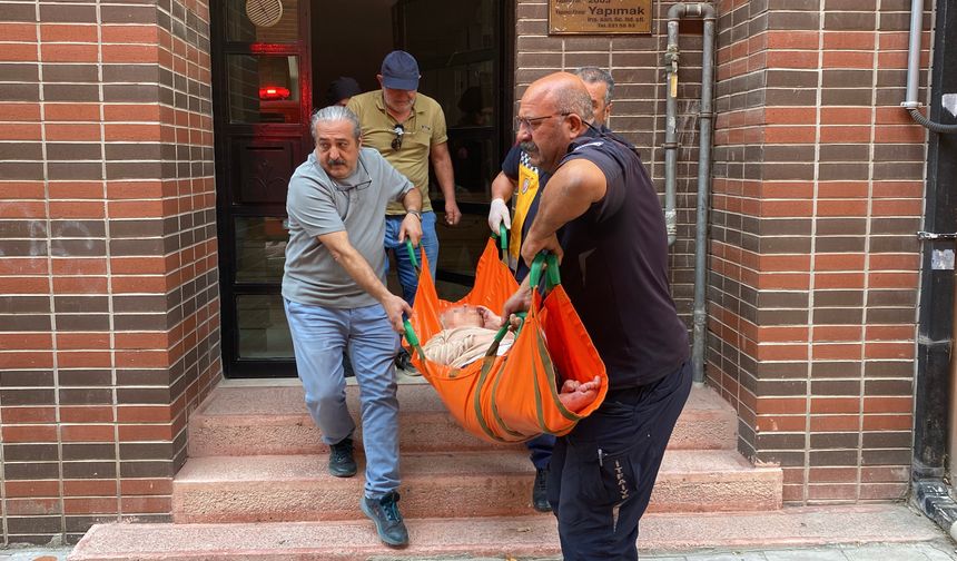 Eskişehir'de yalnız yaşayan yaşlı kadının imdadına itfaiye yetişti: Hastaneye kaldırıldı