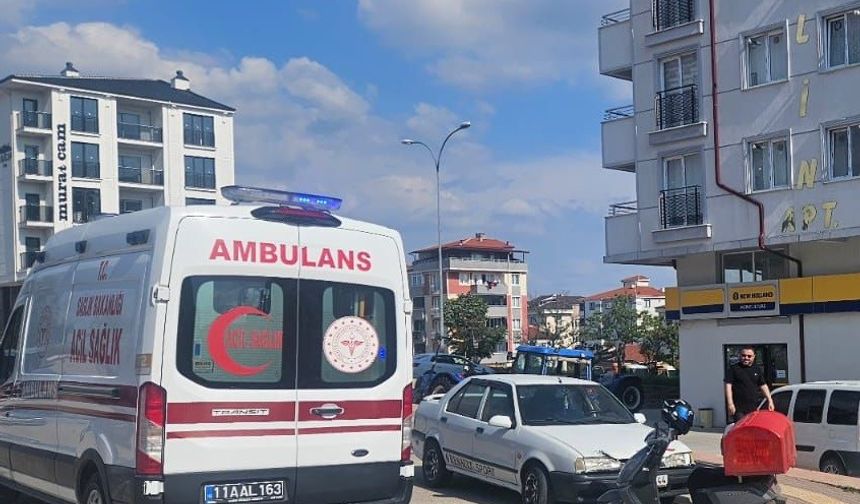 Eskişehir'in komşusunda otomobil ve motosiklet kaza yaptı: 2 yaralı