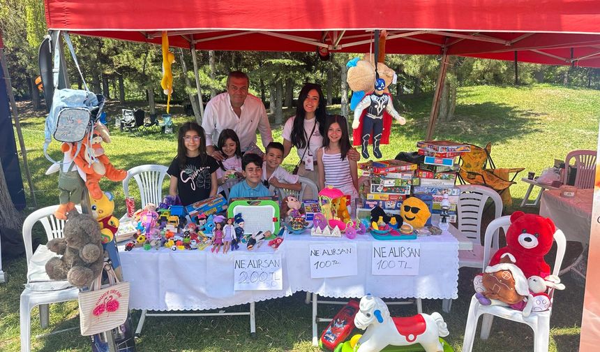 Kadınes Bazaar’a katılan çocuklar oyuncaklarını satarak ilk paralarını kazandı