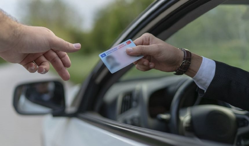 Ehliyet sahiplerini ilgilendiren tarih! Bu detaya dikkat etmeyenin belgesi iptal olacak