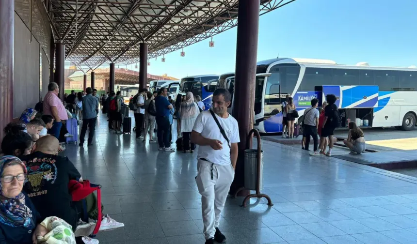 Okullar açılmadan Eskişehir'e dönüş başladı! En ucuz bilet 200 TL