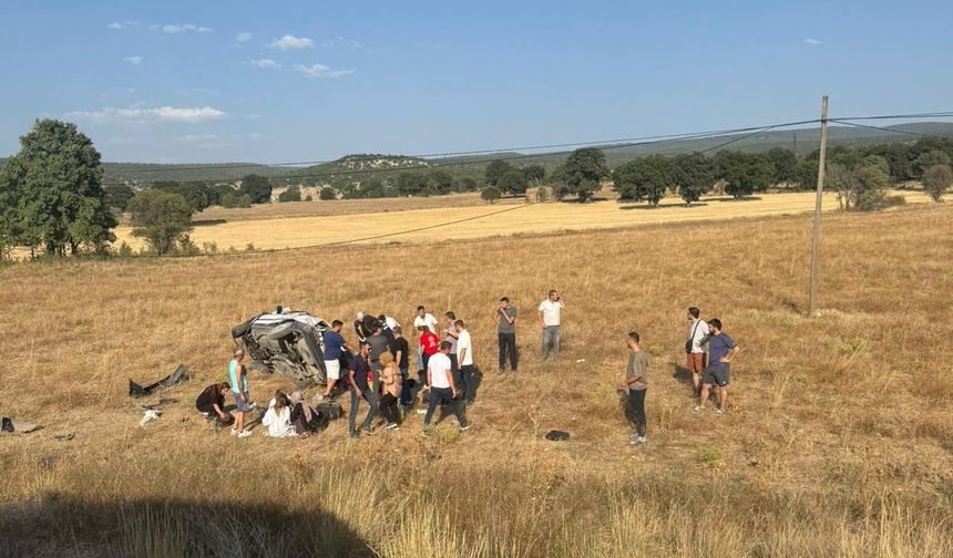 Komşuda otomobil tarlaya uçtu: 5 yaralı