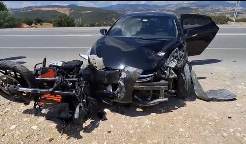 Komşuda otomobil ve motosiklet çarpıştı: 1 yaralı