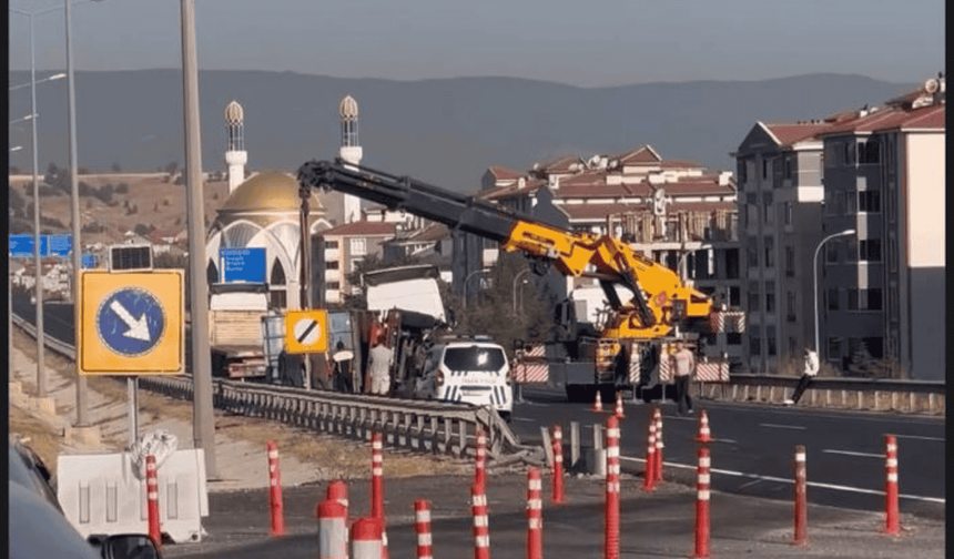 Eskişehir'de bir anlık dikkatsizlik kaza getirdi: Ekipler çalışma başlattı