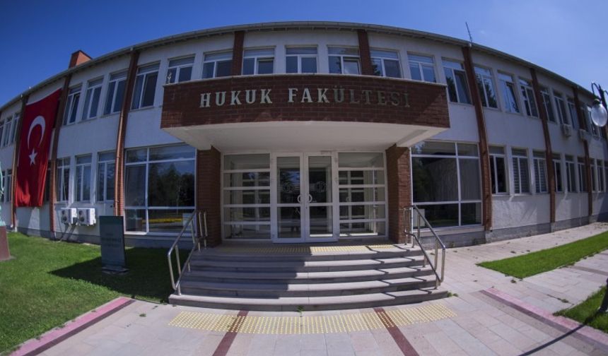 Hukuk Fakültesi tercih edenler dikkat! ÖSYM kılavuzu güncelledi