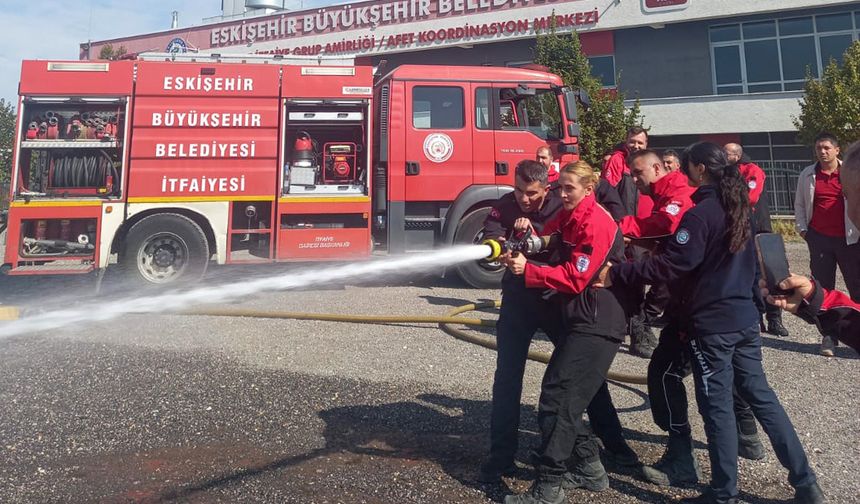 Tepebaşı Arama Kurtarma Ekibi yangın ve afet eğitimlerine devam ediyor