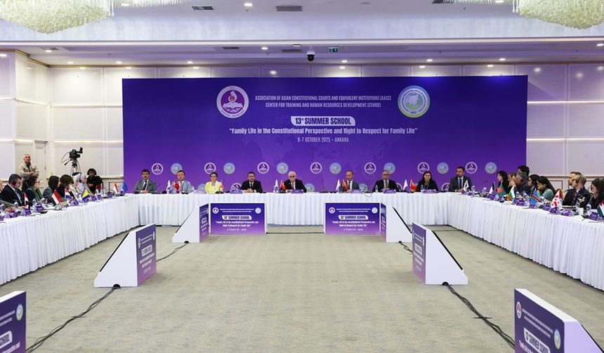 "Aile, geçmişten bugüne insanlığın en önemli değerlerindendir"