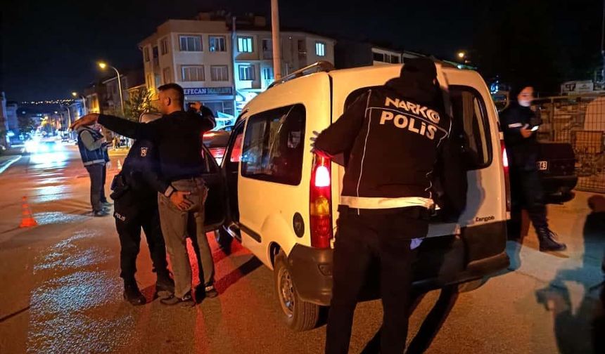 71 Evler Mahallesi'nde gece mesaisi: Geniş çaplı asayiş ve trafik uygulaması yapıldı