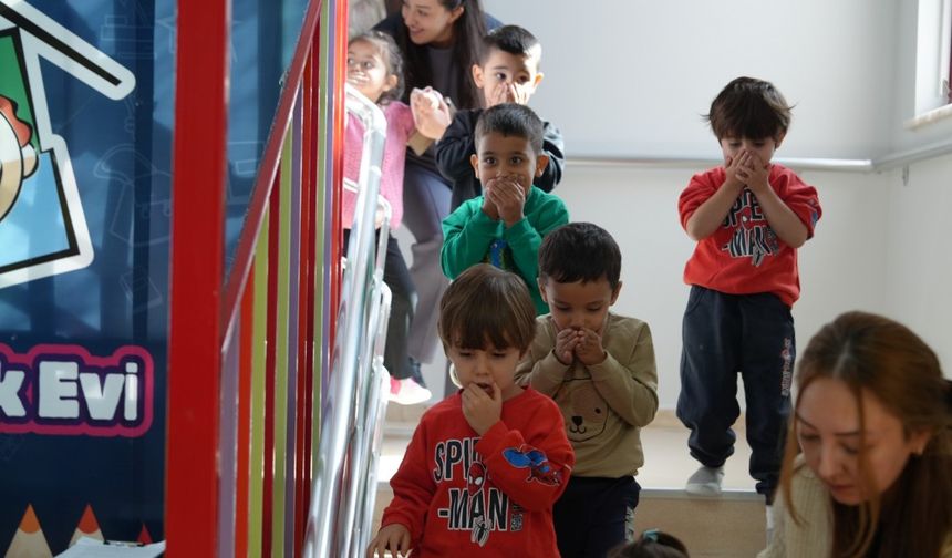 Eskişehir'de minikler itfaiyecilik mesleğini yerinde öğrendi