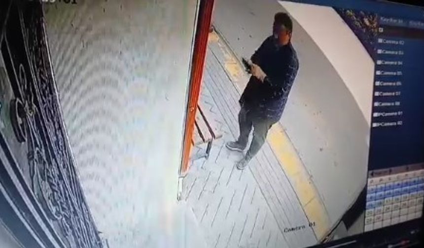 Eskişehir'de hayrete düşüren görüntüler: Telefonla konuşuyormuş gibi yaparak...