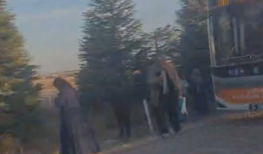 Seyitgazi Yolu’nda belediye otobüsü yolda kaldı