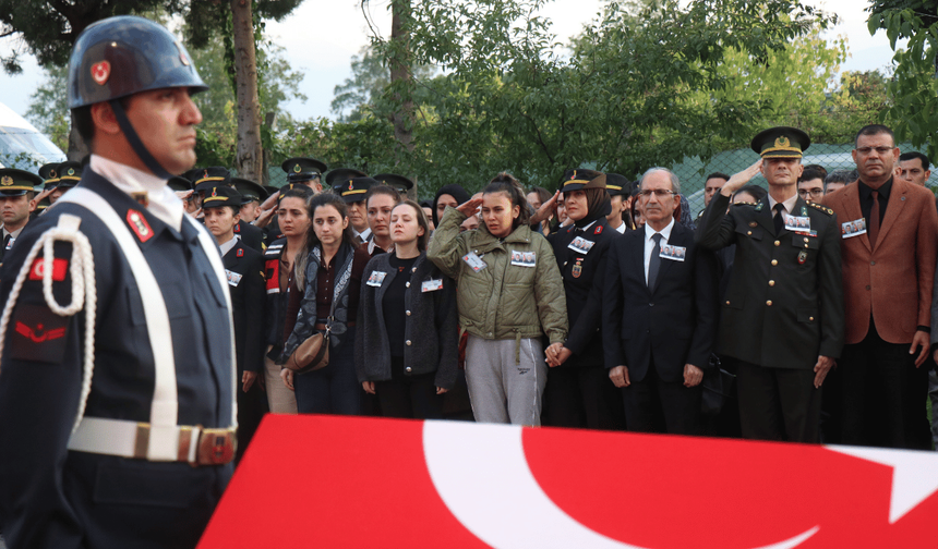 Feci kazada şehit olan jandarma personelleri gözyaşlarıyla memleketlerine uğurlandı