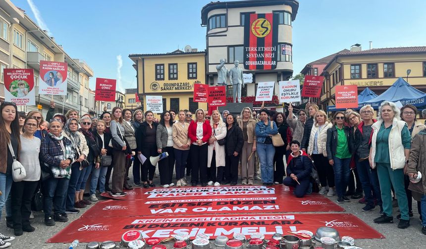 CHP Eskişehir kadın kollarından boş tencere eylemi: “Açlık değil, onurlu yaşam istiyoruz”