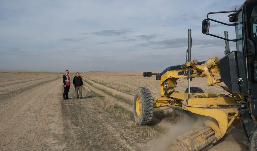 Eskişehir'de tarla yolları genişletiliyor, ulaşım kolaylaşıyor