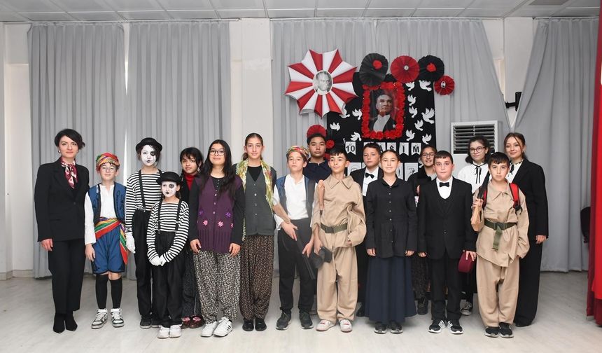 Beylikova'da öğrenciler tarafından Atatürk'ü anma programı düzenlendi