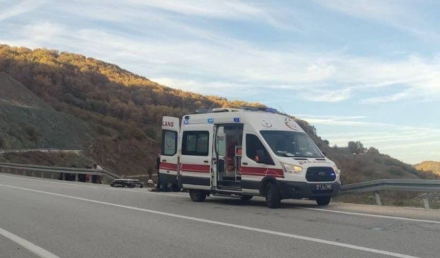 Komşuda kontrolden çıkan araç elektrik direğine çarptı: Sürücü yaralandı