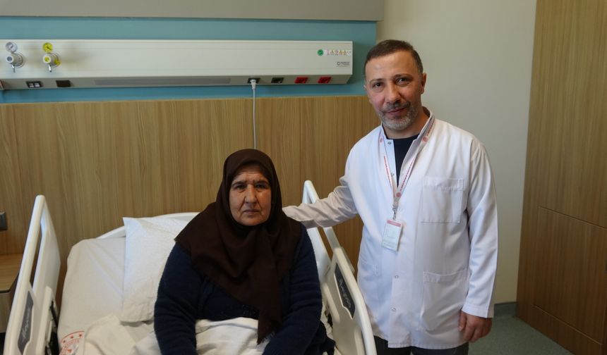 Çok nadir bir durum! Hastaneye gitti, 66 yıl sonra ters olduğunu öğrendi!