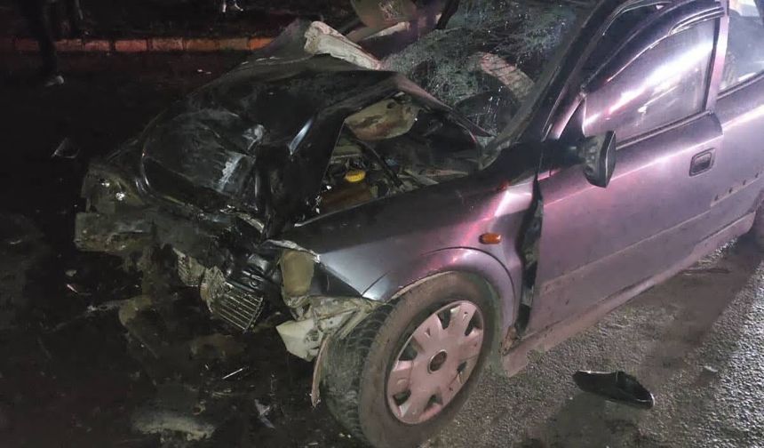 Eskişehir'in komşusunda otobüs ve otomobil birbirine girdi: 1 ölü, 3 yaralı