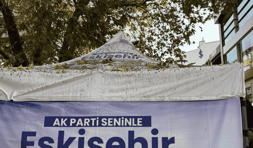Eskişehir'deki AK Parti üye çadırı bakımsız kaldı