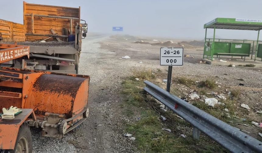 Beylikova’da karayolu temizlik çalışmaları sürüyor