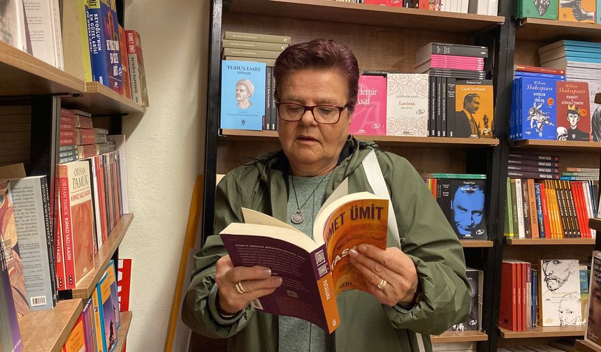 Eskişehir'de görme engeline rağmen tutkusundan vazgeçmedi: Günde en az 300 sayfa okuyor