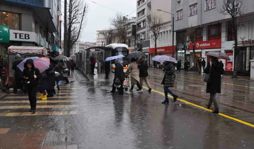 Eskişehirliler şemsiyelerinizi hazırlayın: Sağanak yağış hakim olacak