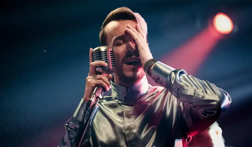 Cem Adrian şarkılarını Eskişehir'de söyleyecek