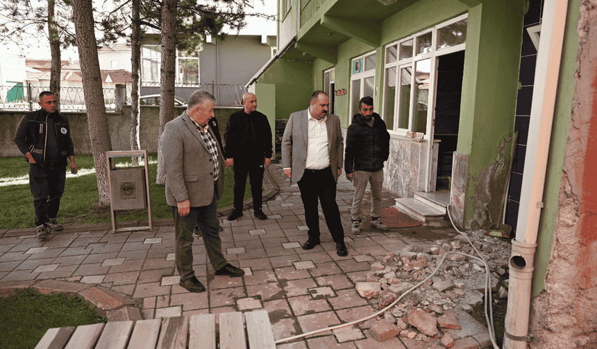 Başkan Hamamcı, İsmetpaşa Camii çevresindeki çalışmaları yerinde inceledi