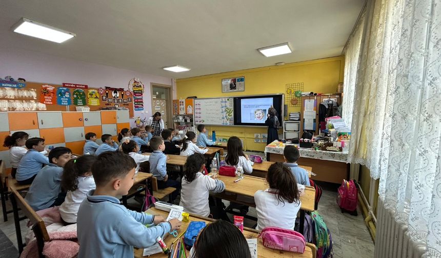 Sivrihisar’da öğrencilere ağız ve diş sağlığı eğitimi verildi