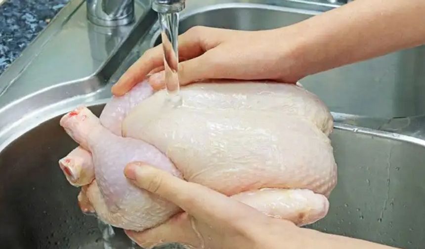 Tavuk yerken dikkat! Bunu bilmeyenler zehirleniyor