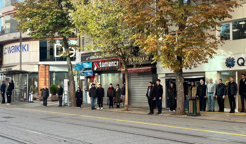 Eskişehir'de saat 9'u 5 geçe hayat durdu
